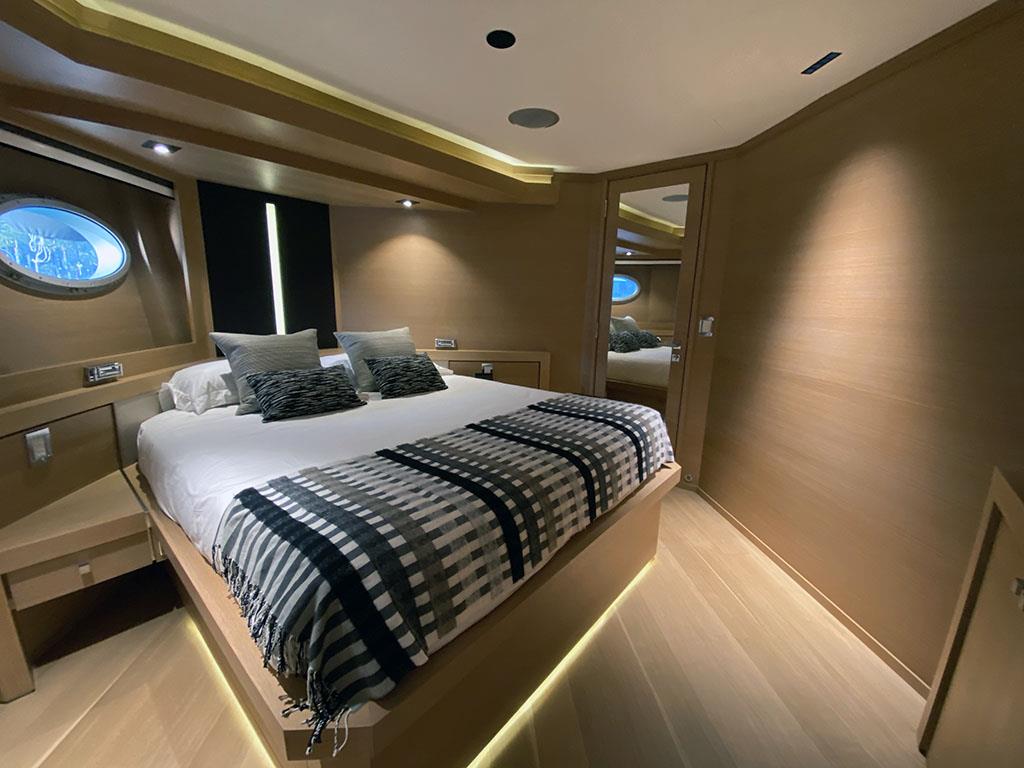 2005 PALMER JOHNSON 120 